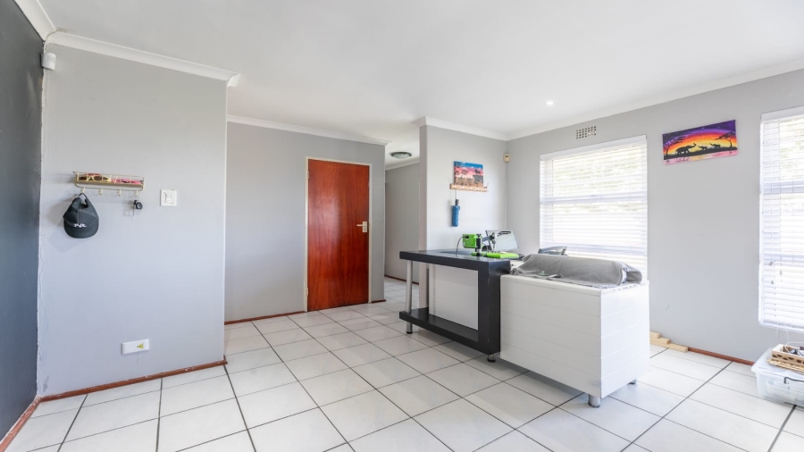 To Let 3 Bedroom Property for Rent in Edgemead Western Cape